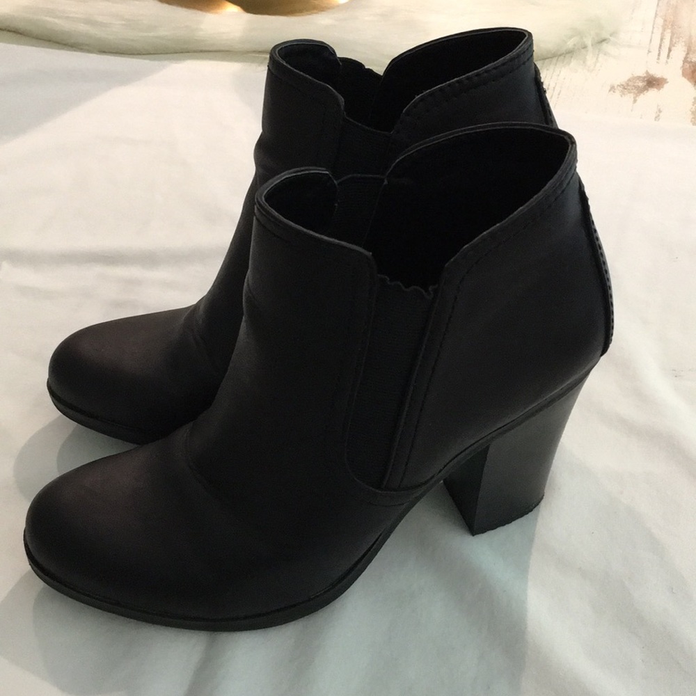 ANA BLACK VEGAN LEATHER CHUNKY 3.75” HEEL BOOTIES